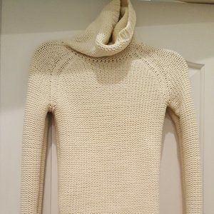 Abercrombie & Fitch Sweater